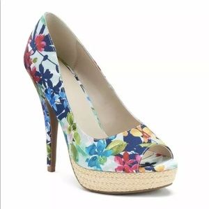 Apt. 9 Floral Beige Net Peep Toe Platform Heels